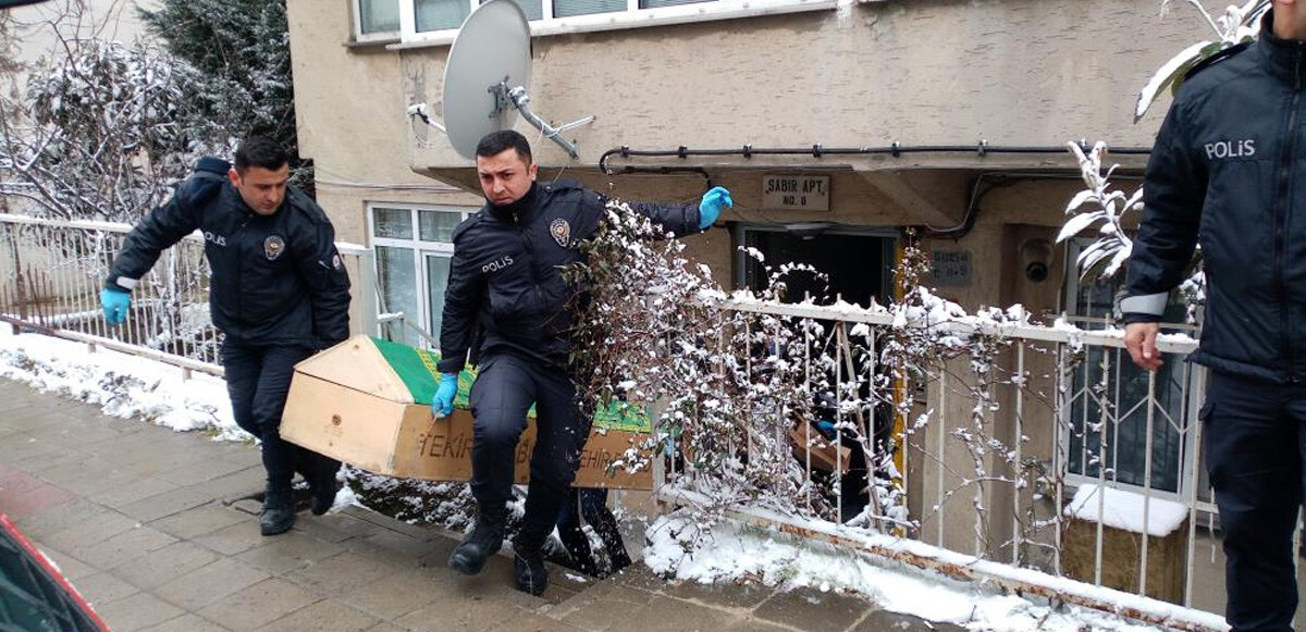 Olayın ardından kaçan saldırgan polis ekipleri tarafından her yerde aranıyor.