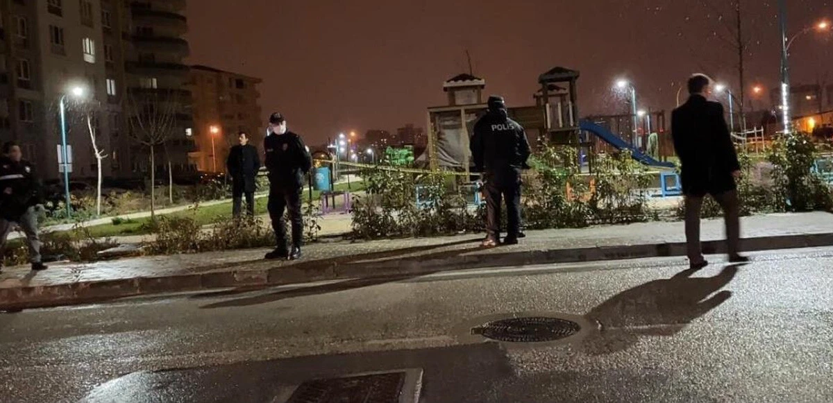 Kadın hakim çocuk parkında iple asılı halde ölü bulundu