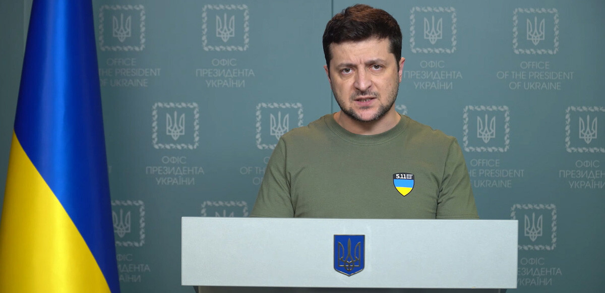 Rus güçlerinin doğum hastanesini vurduğu iddiasını yalanlayan Sergey Lavrov, binanın Azov taburu tarafından kullanıldığını öne sürdü.