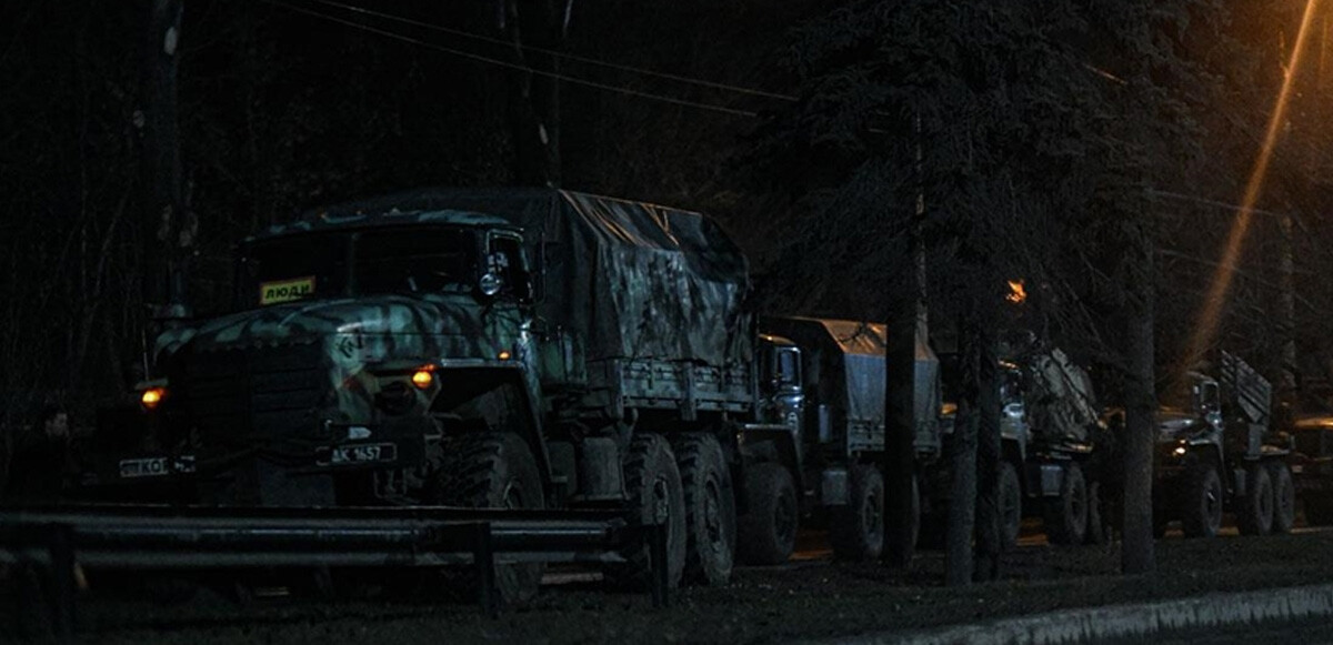 Lutsk ve İvano-Frankivsk kentlerinde bulunan askeri havaalanları hizmet dışı bırakıldı.