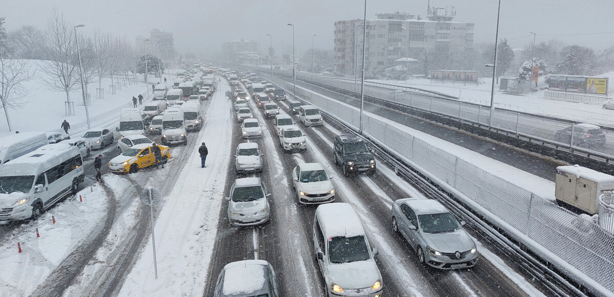 Kar yağışlarının pazar günü öğle saatlerinden sonra etkisini kaybetmesi bekleniyor.