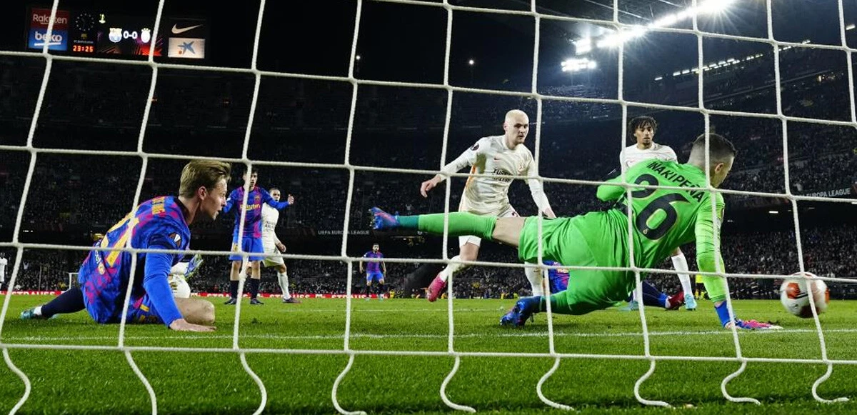 Camp Nou'da Inaki Pena duvar ördü