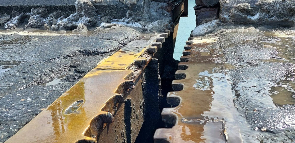 Son dakika: Unkapanı Köprüsü yine ayrıldı! Trafiğe açıldı