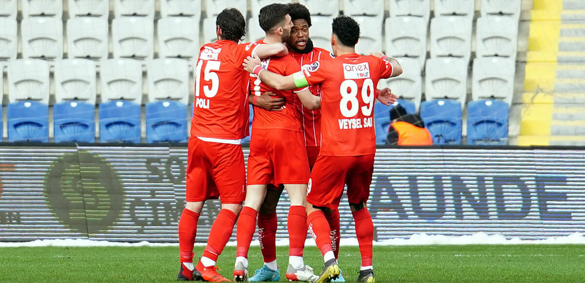 Antalyaspor deplasmanda Başakşehir&#039;i tek golle geçti