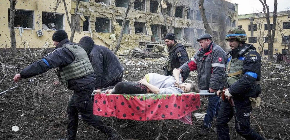 Bir acı haber daha geldi: Sedyede taşınan hamile kadın ve bebeği öldü