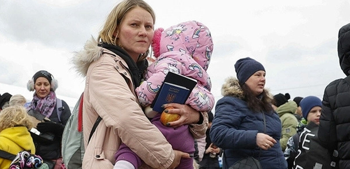 Batı, Ukraynalı mültecilere “Beyazlar, Avrupalılar” diyerek kapılarını açtı