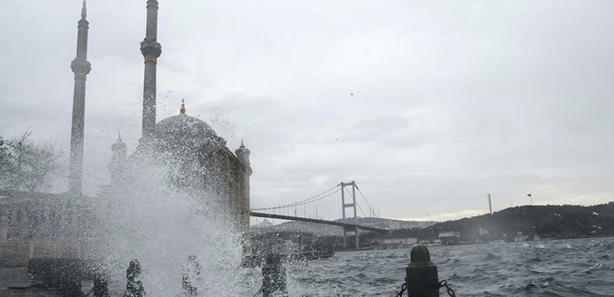 Marmara Bölgesi'nde fırtınanın çarşamba günü akşam saatlerine kadar süreceği tahmin ediliyor.