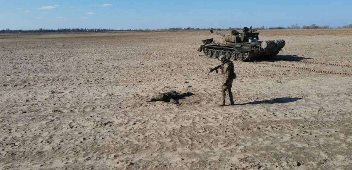Rus askeri para ödülü karşılığında tankıyla beraber teslim oldu