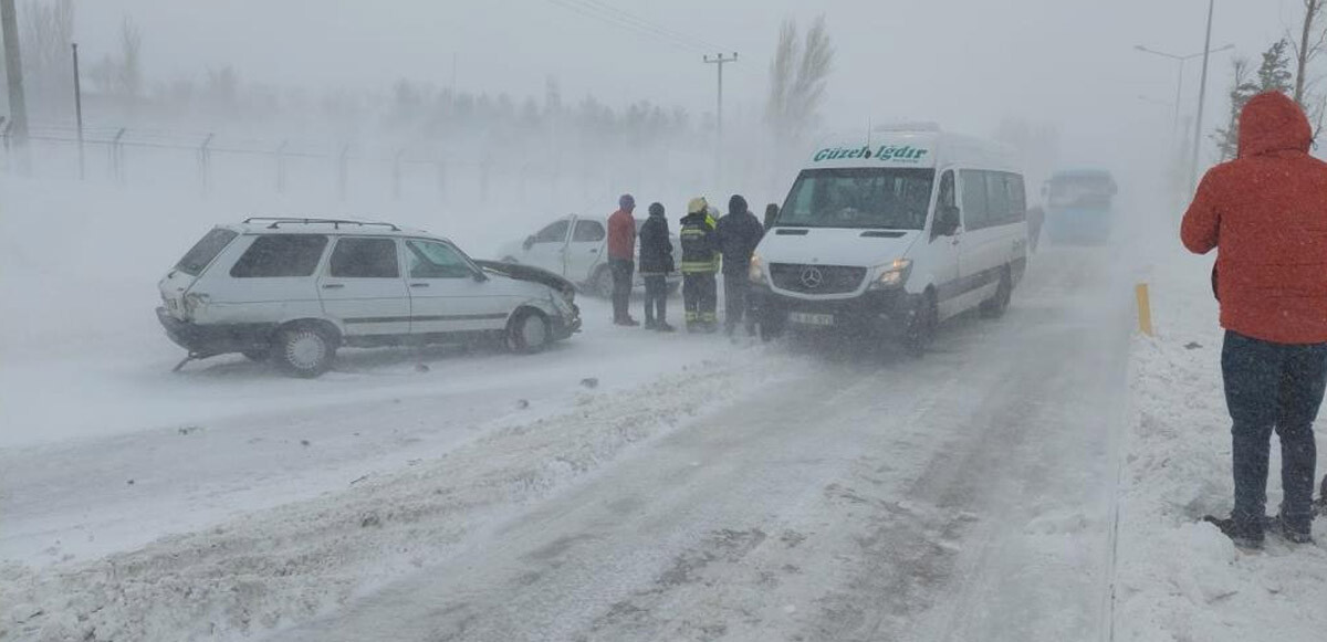 Erzurum’da 5 araç birbirine girdi