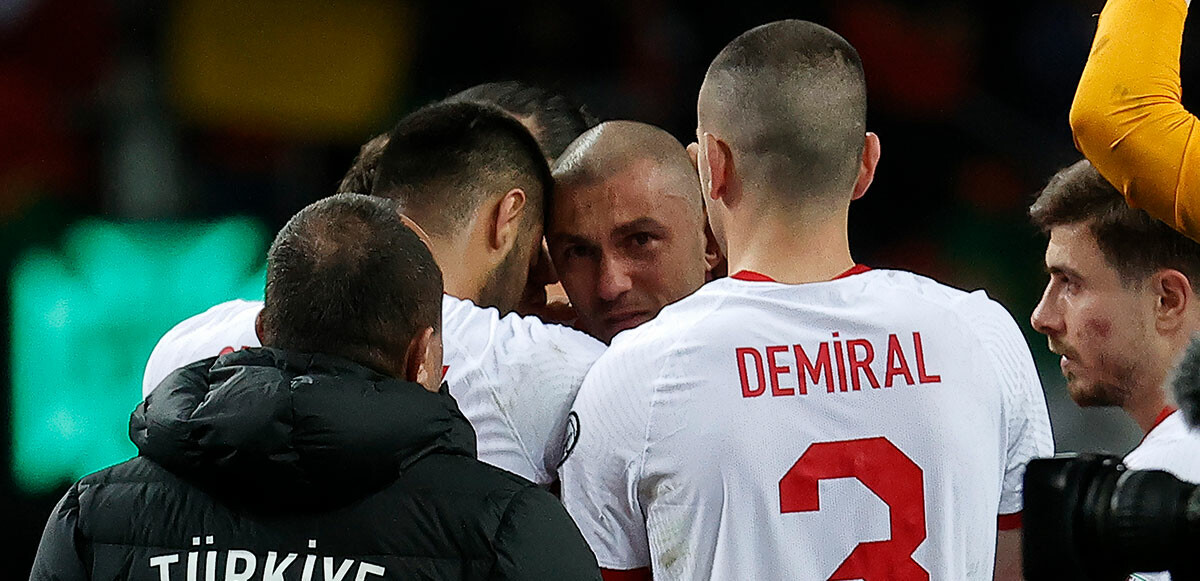 Türk Milli Futbol Takımı Kaptanı Burak Yılmaz, milli takım kariyerine nokta koyduğunu açıkladı.