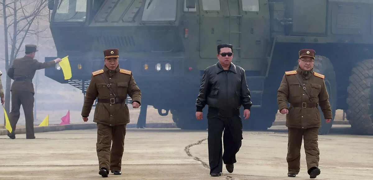 Kim'in füze denemesi 'üçüncü sınıf aksiyon filmlerine' benzetildi