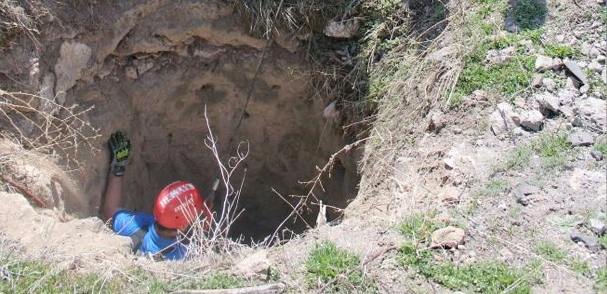 ‘14 kişiyi kuyuya attılar’ ihbarı ekipleri harekete geçirdi! ‘Sesleri duymuyor musunuz?’