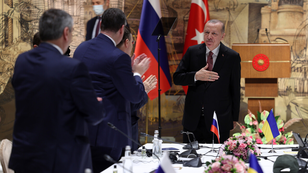 Cumhurbaşkanı Erdoğan, Putin'in Ukrayna'dan onurlu bir şekilde çekilmesi gerektiğini formüle ediyor.