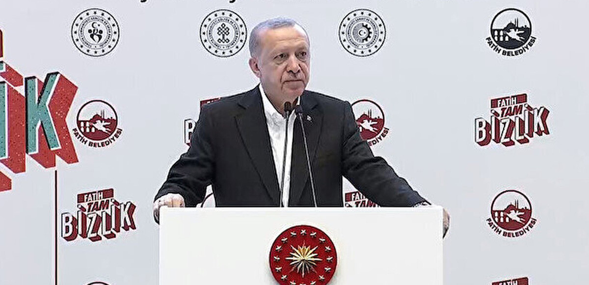 Cumhurbaşkanı Erdoğan ilçede yapımı tamamlanan kütüphanelere canlı şekilde bağlanarak açılışlarını gerçekleştirdi.