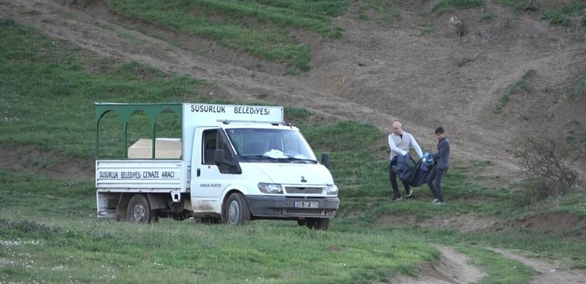 2 kişinin öldüğü, 2 kişinin yaralandığı dehşet verici olayda tartışmanın neden kaynaklandığı henüz bilinmiyor.