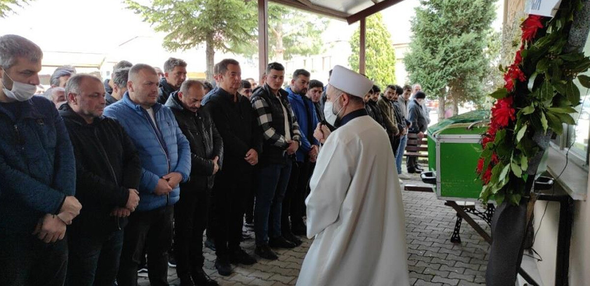 Ünlü televizyoncu Acun Ilıcalı, personeli Ferat Korkmaz'ın cenazesine katılarak acılı ailesine başsağlığı diledi.