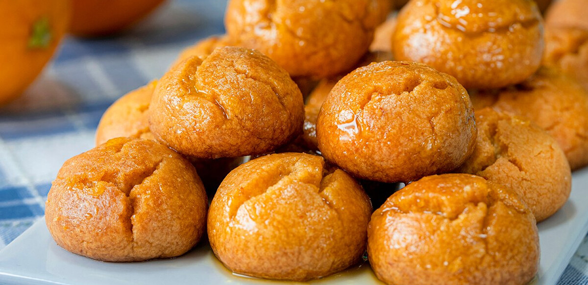 İftar sofralarına yakışır yapımı kolay şerbetli tatlı: Portakallı ıslak kurabiye tarifi