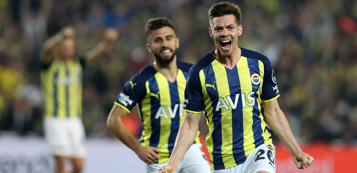 Fenerbahçe ve Galatasaray, Kadıköy'de kozlarını  paylaşıyor...