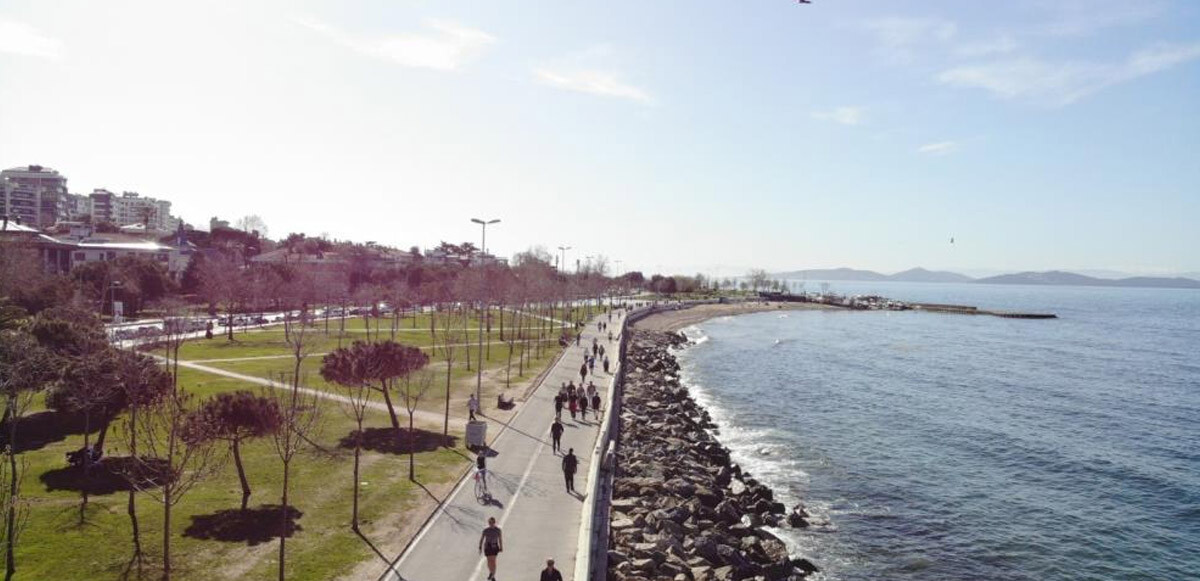 Güneşi gören İstanbullular, Caddebostan Sahile akın etti