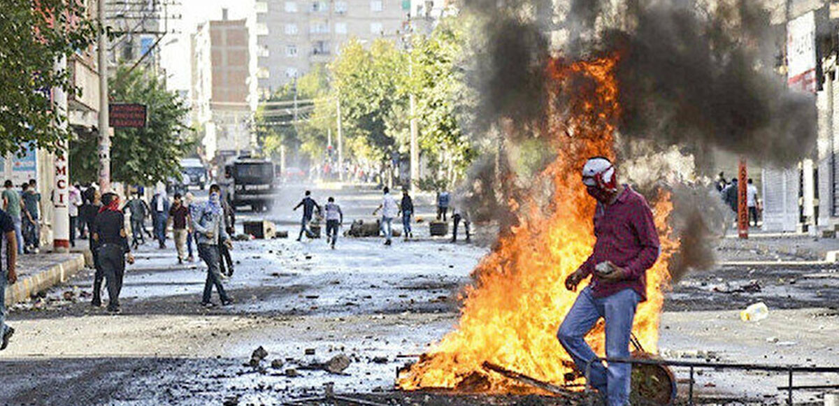 Kobani eylemleri soruşturmasında 46 kişiye gözaltı: Aralarında HDP&#039;li yöneticiler var