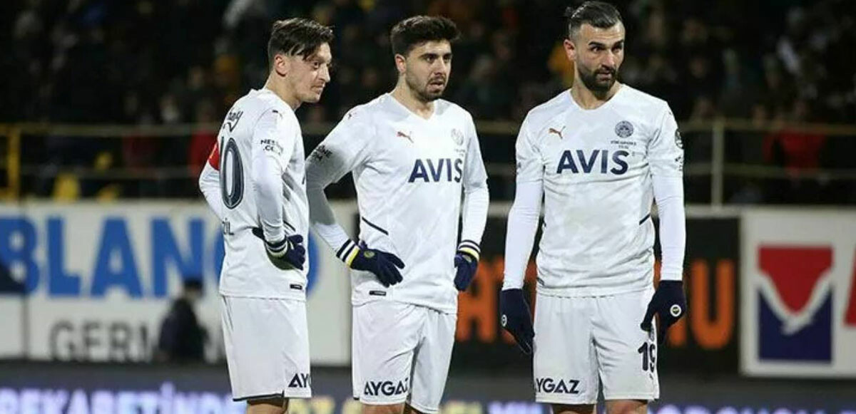 Fenerbahçe’de gidecekler listesi netleşti: 8 ismin üzeri çizildi, 4 oyuncuya yeni hoca karar verecek