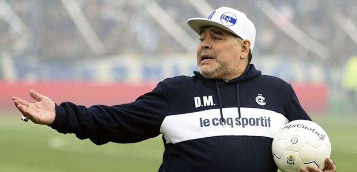 Geçirdiği beyin ameliyatının ardından Tigre'deki evinde tedavi sürecini geçiren Maradona, 25 Kasım 2020'de kalp krizi geçirerek hayatını kaybetti.