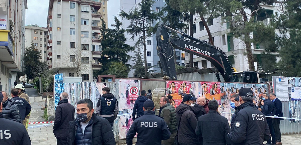Kadıköy'de istinat duvarı çöktü: Bina tahliye ediliyor