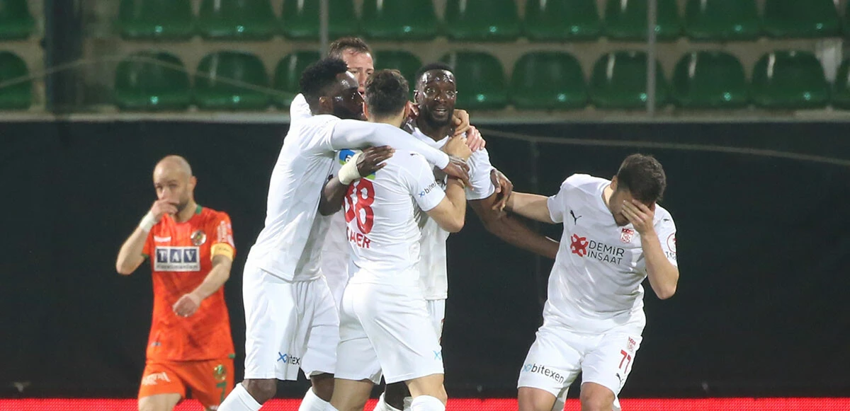 Sivasspor, Alanyaspor'u 2-1 mağlup etti!