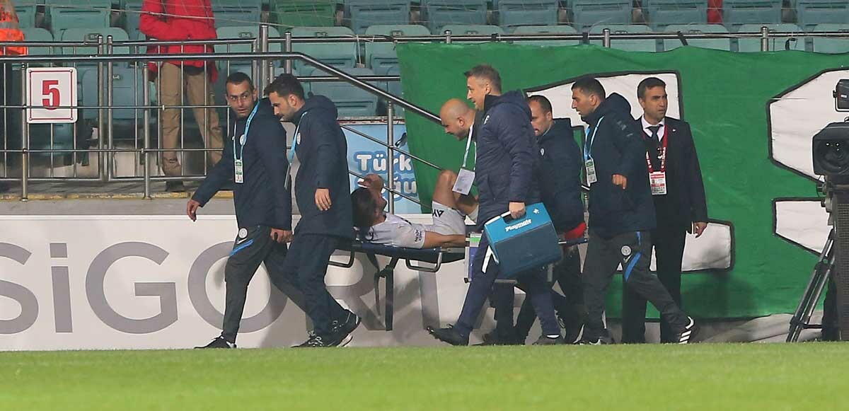 Fenerbahçe&#039;ye sakatlık şoku: Yıldız futbolcunun ayağı kırıldı!