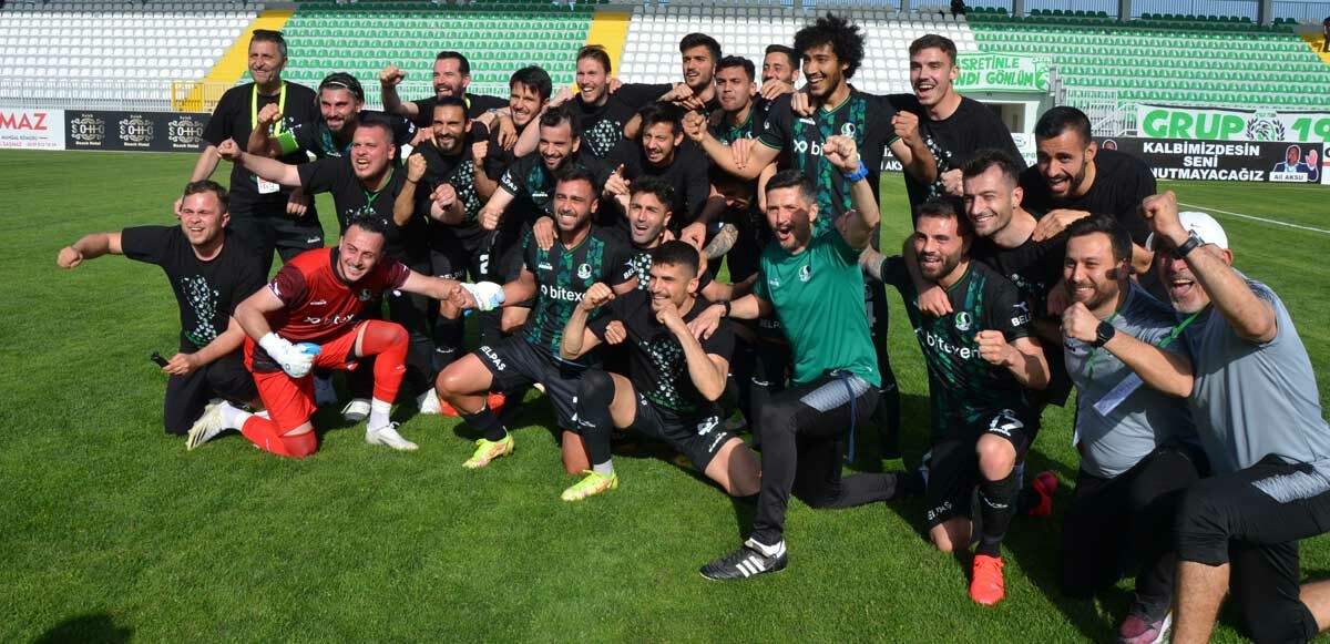 Sakaryaspor Spor Toto 1.Lig&#039;e yükseldi!