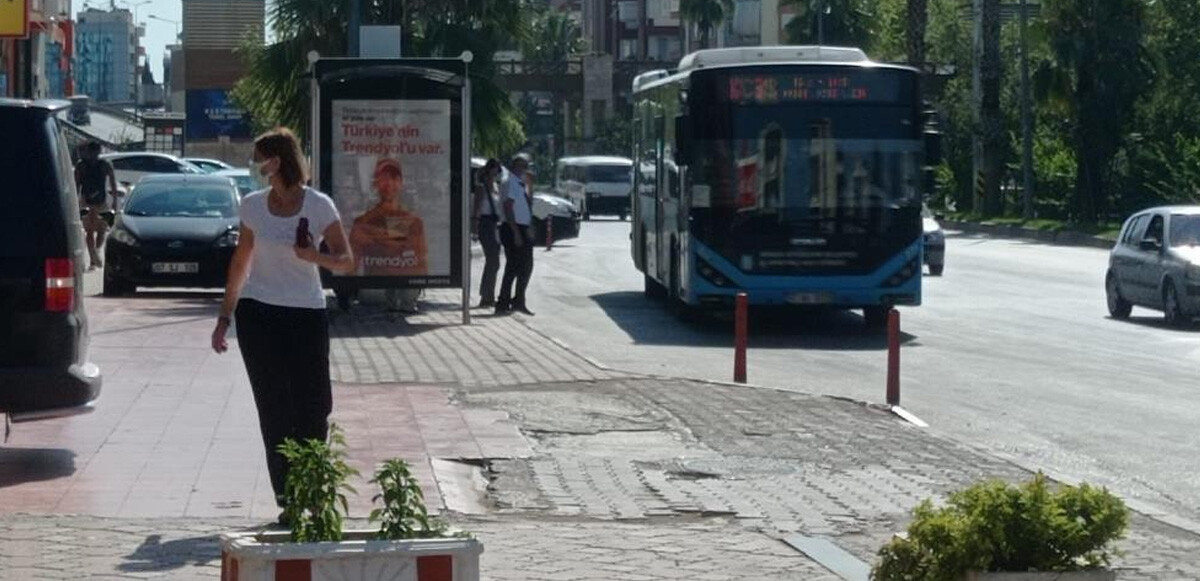 Yaz sezonunun açıldığı Antalya’da turizm esnafı ve toplu taşıma esnafı şoför bulmakta zorlanıyor.