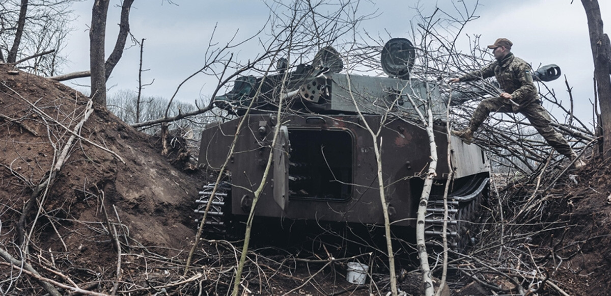 Ukrayna ordusunun halen ikmal hatlarını koruduğunu, Rusya'nın ise ilerleyişinin son derece yavaş olduğunu belirtildi.