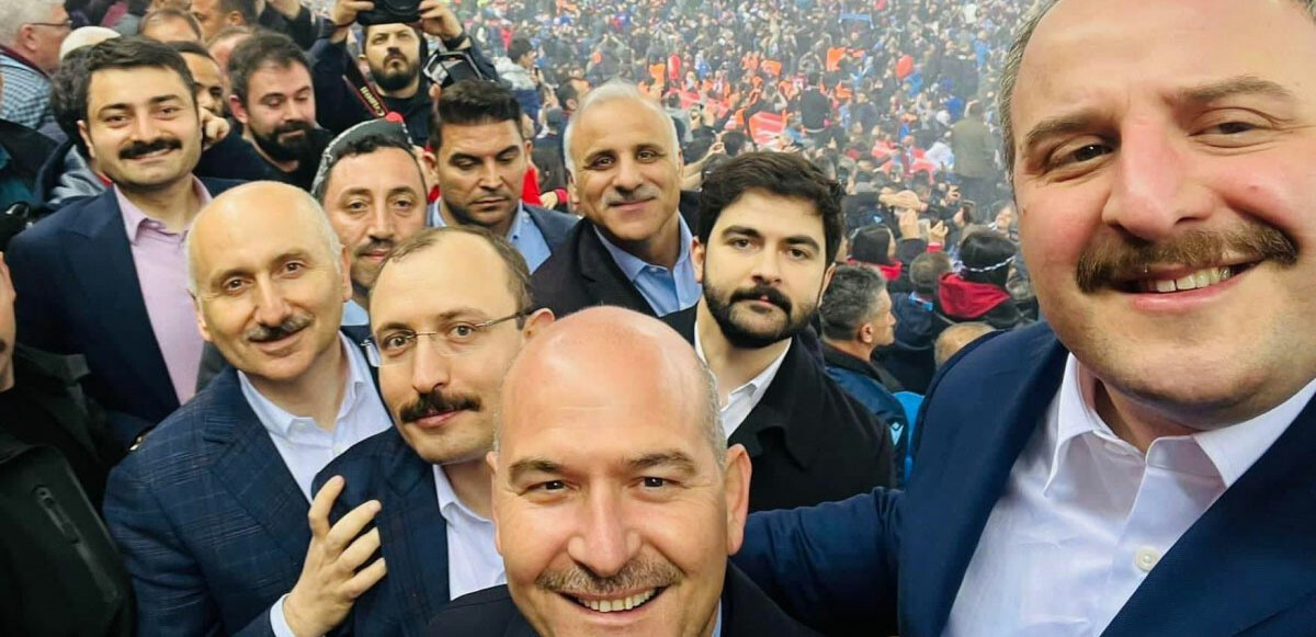 Trabzonlu bakanların şampiyonluk selfiesi