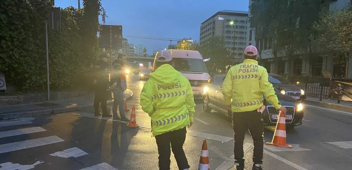 İstanbul&#039;da 1 Mayıs için yollar trafiğe kapatıldı