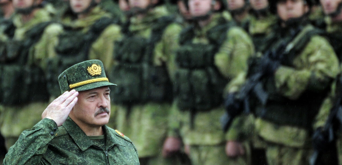 Putin ile görüşen Lukaşenko harekete geçti: Belarus ordusu savaş için düğmeye bastı