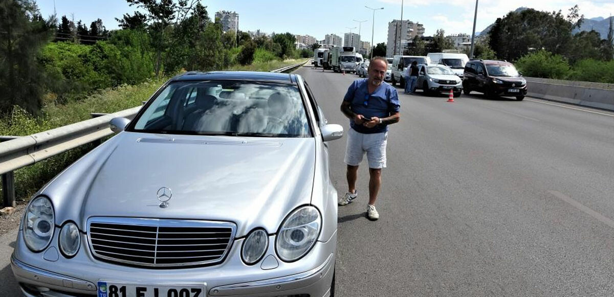 Polisin taksi isteğini geri çeviren sürücü, çevre yolundan yaya olarak ayrıldı.