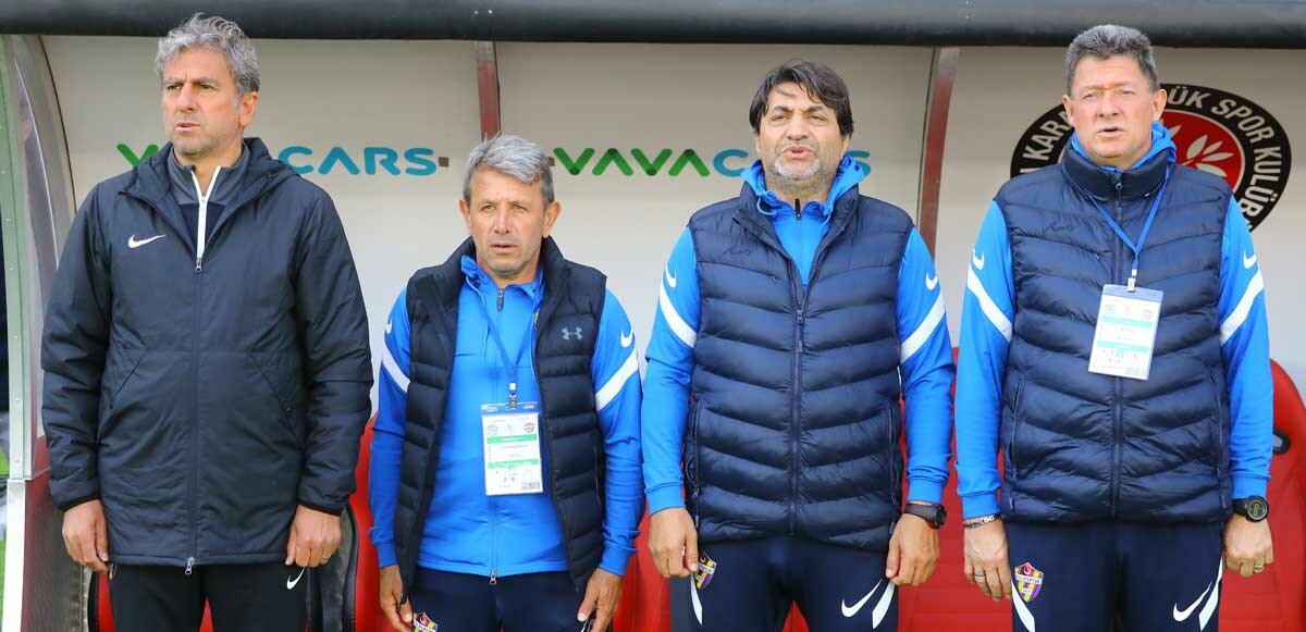 Eyüpspor&#039;da teknik direktör Hamza Hamzaoğlu ile yollar ayrıldı