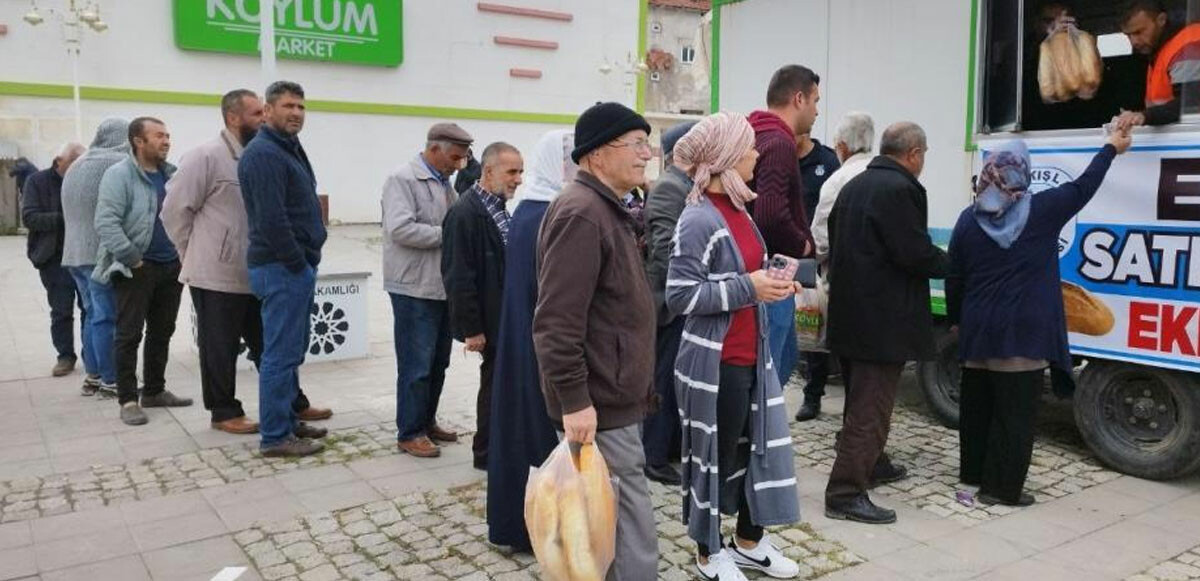 Oğuz, fırın sahiplerinin liste fiyatından satışı kabul etmeleri durumunda halk ekmek noktalarını kaldıracaklarını söyledi.