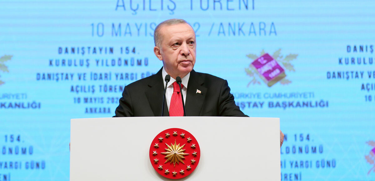 Erdoğan, hakim ve savcı yardımcılığı sisteminin yakın zamanda fiili olarak başlayacağını duyurdu.