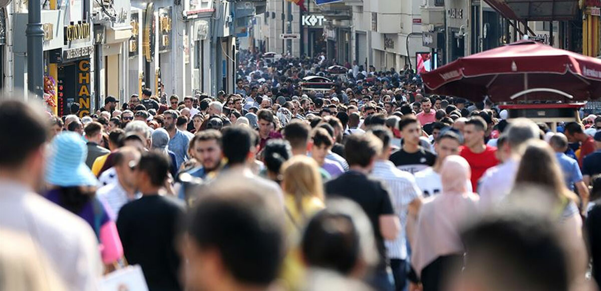 İşsizlik oranı erkeklerde yüzde 10,3 iken kadınlarda yüzde 13,9 olarak tahmin edildi.