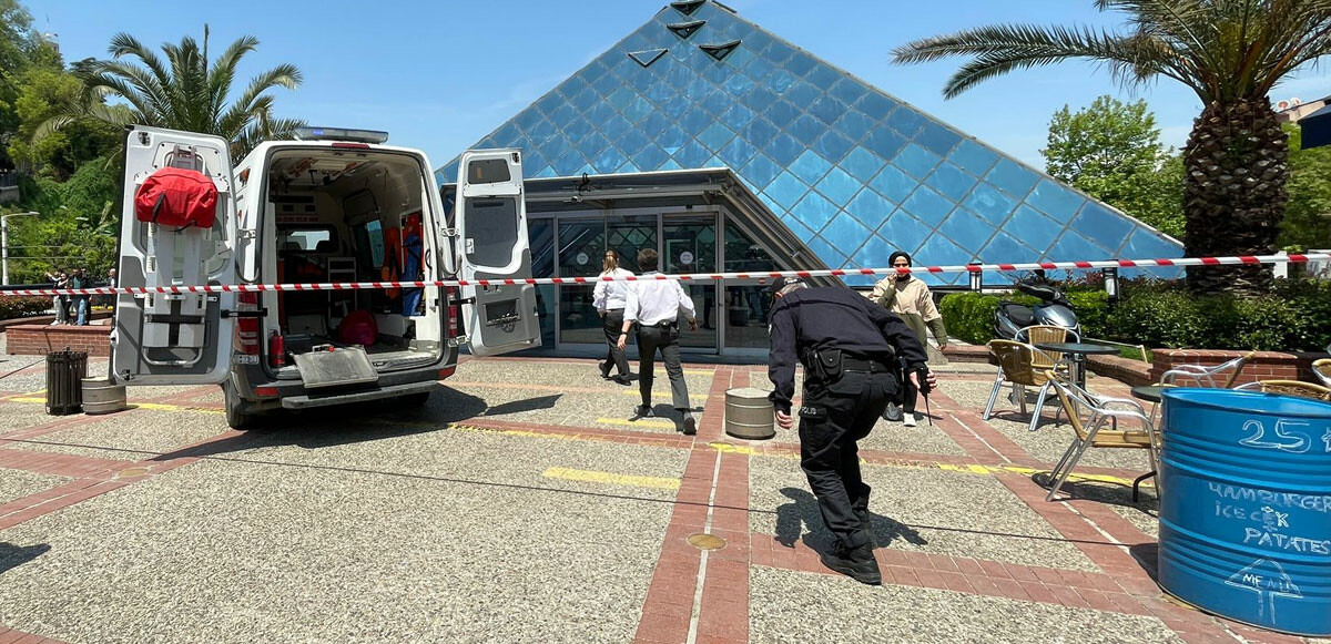 Göçükte enkaz altında kimsenin kalmadığı,
olayda ölen yada yaralanan vatandaşın bulunmadığını açıklandı.