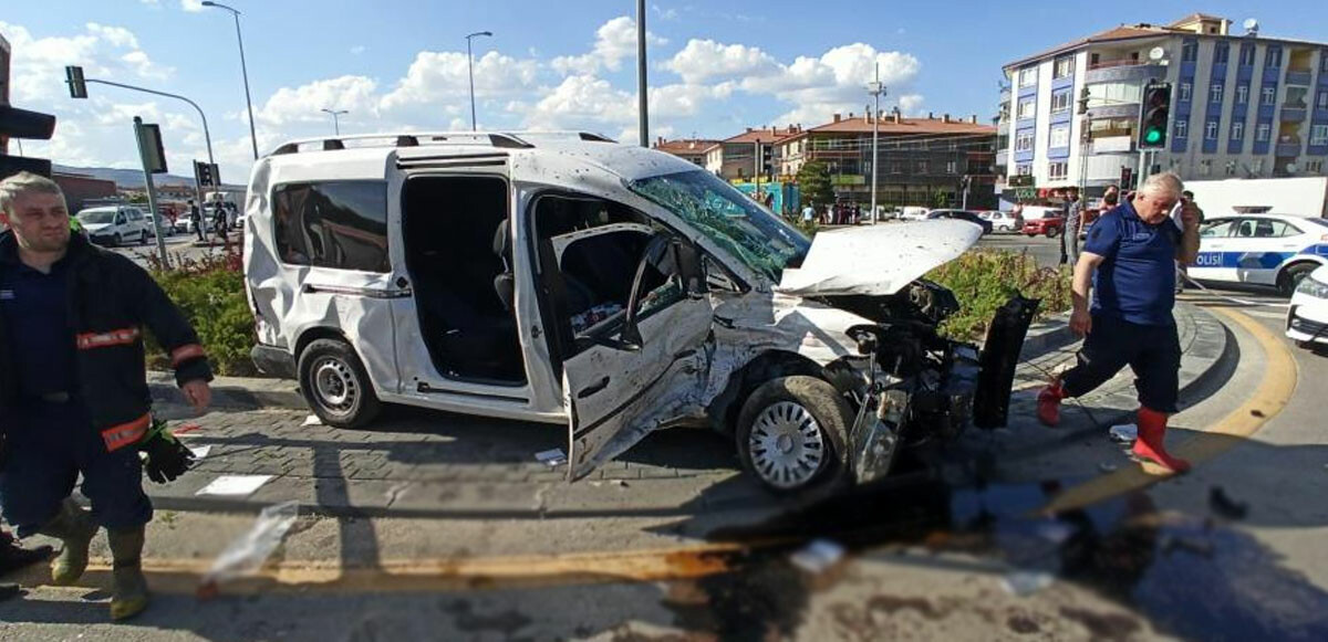 Ankara&#039;da korkunç kaza: 1 ölü, 3 yaralı var
