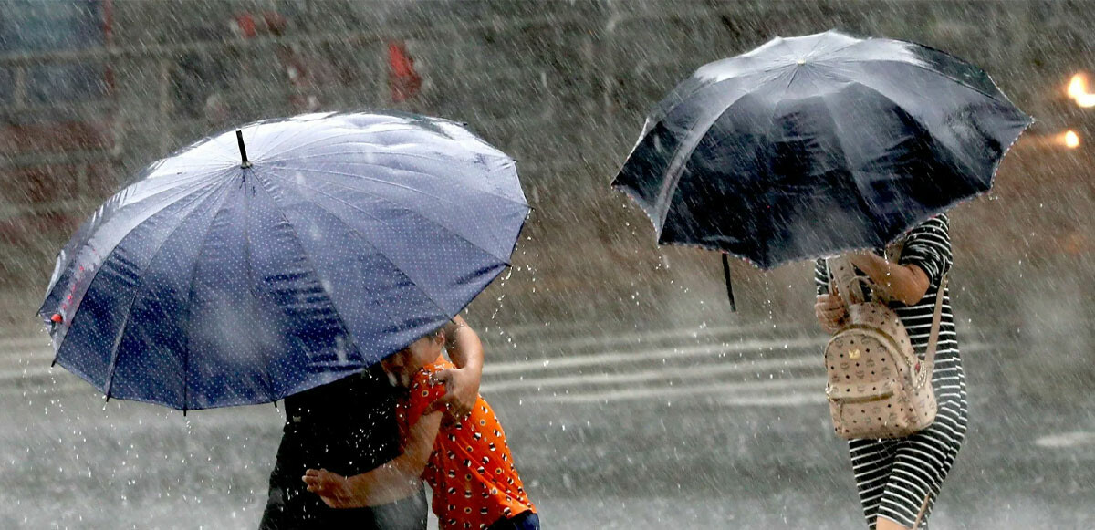 Bugün için Türkiye'nin tüm bölgelerinde verilen yağış uyarısıyla birlikte sıcaklığın mevsim normallerinin üstünde devam edeceği bildirildi.