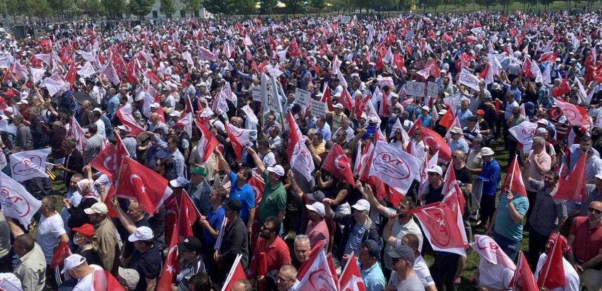 Polis ekipleri, miting alanı çevresinde geniş güvenlik önlemi alındı.