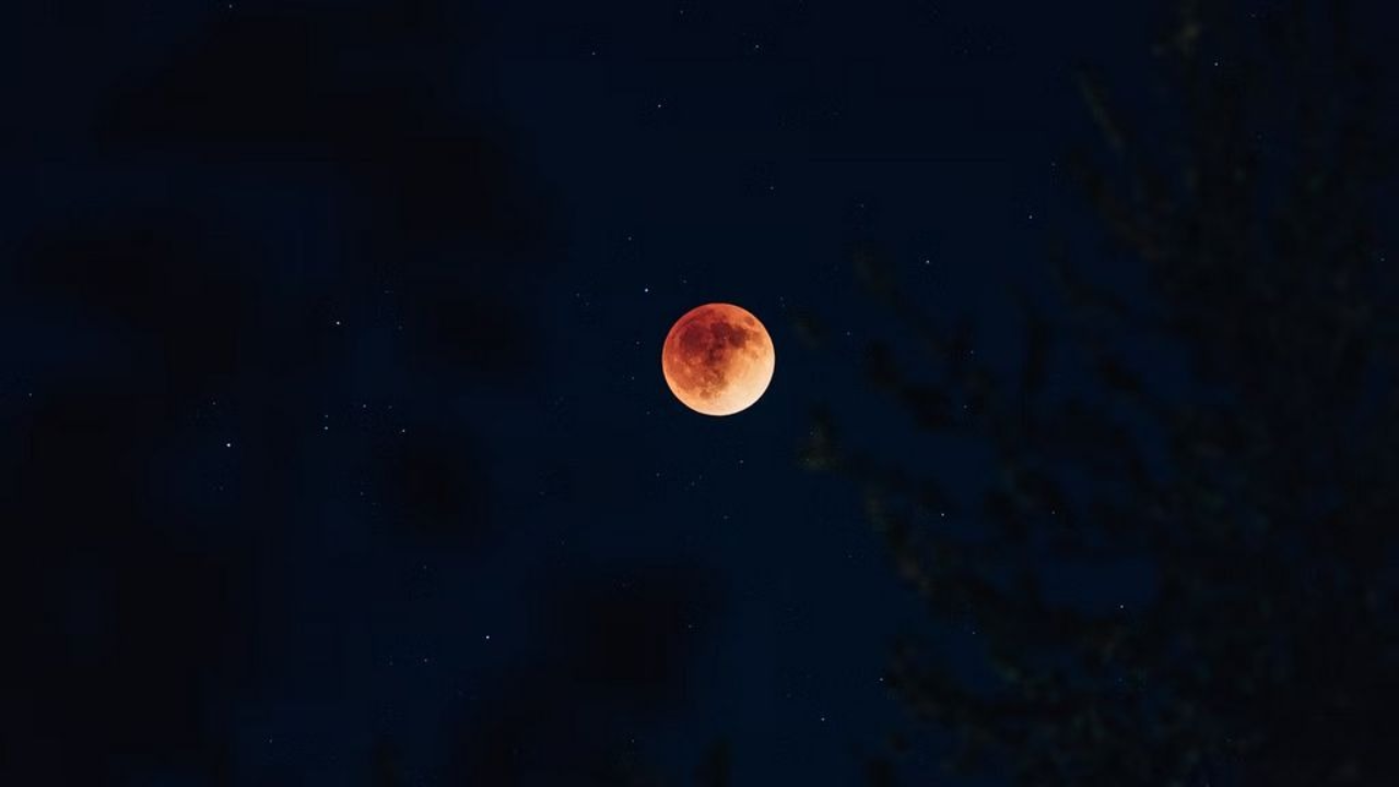 Kanlı Ay Tutulması Gerçekleşti: Ortaya İhtişamlı Görüntüler Çıktı