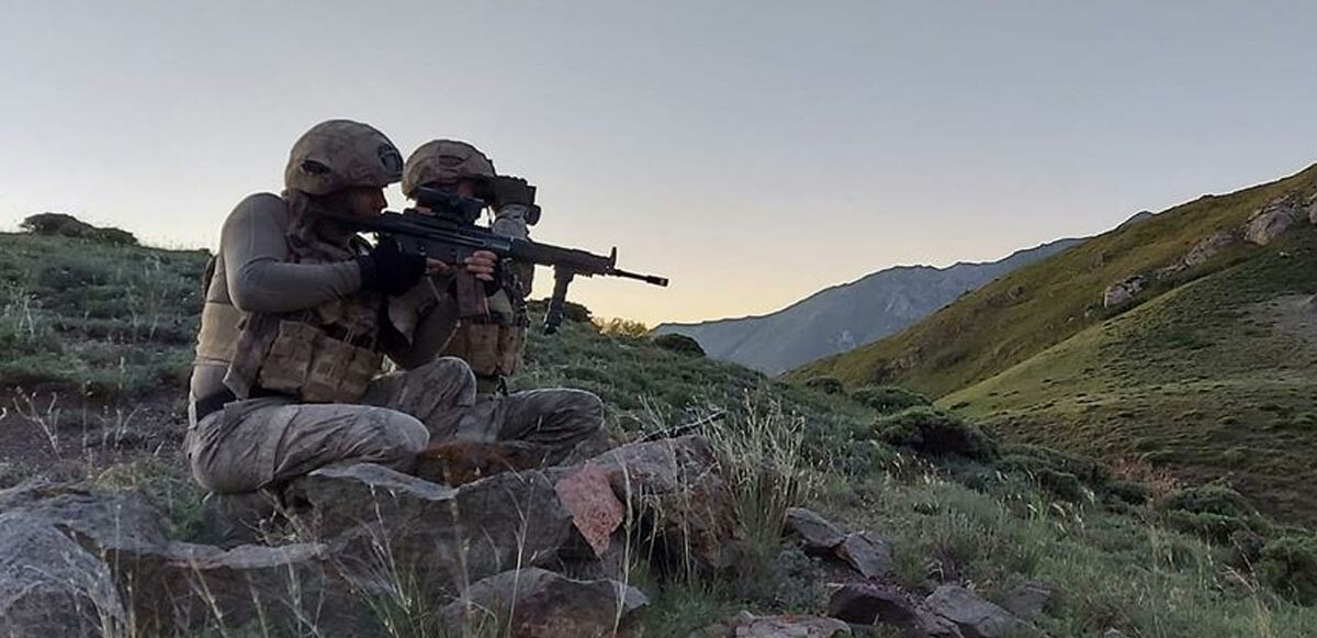 Son dakika! PKK&#039;ya büyük darbe: Taciz ateşi açan 12 terörist öldürüldü