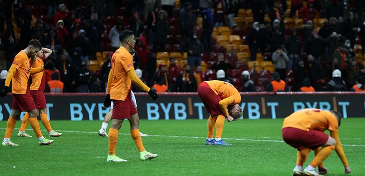 Galatasaray&#039;ın yıldızları ayrılık için talimat verdi