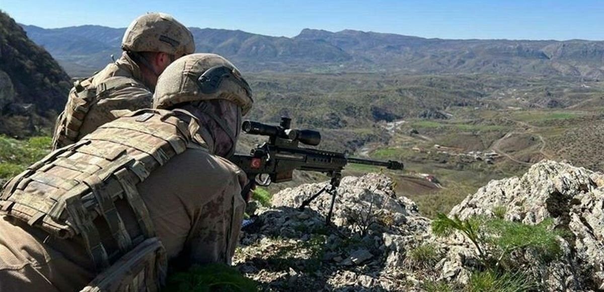EREN ABLUKA-12 Şehit Jandarma Er Cüneyt Kırlı Operasyonu kapsamında teröristlere göz açtırılmıyor.