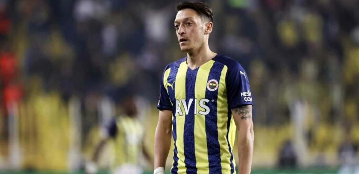 Mesut Özil Fenerbahçe&#039;de kalacak mı: Menajeri açıkladı!