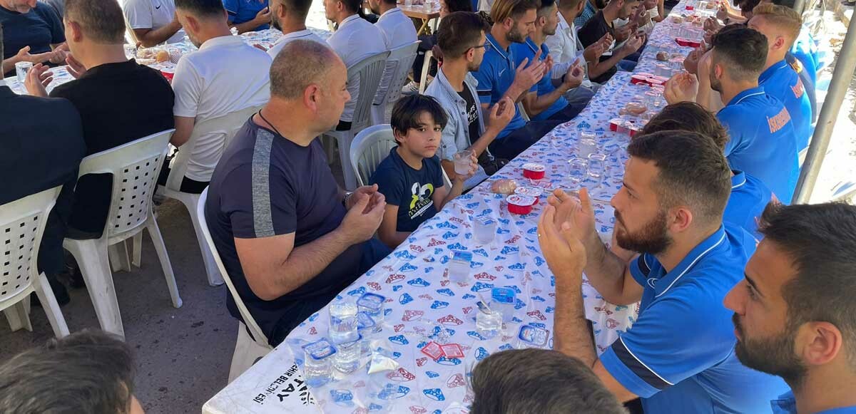 İskenderunsporlu futbolcular, şehit Bican Kapılay&#039;ın mevlidine katıldı